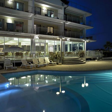 Апарт готель Casa Del Mar Розето-дельї-Абруцці Екстер'єр фото